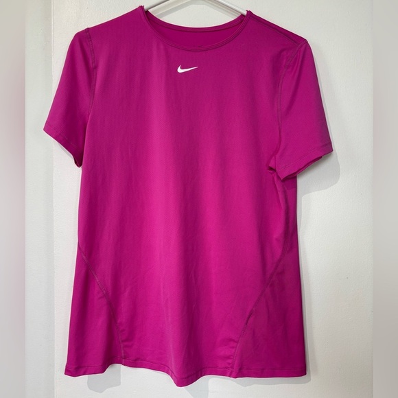 Nike Tops - 🎉4/30$🎉 Nike Dri-FIT Pink Activewear Top - Size Large